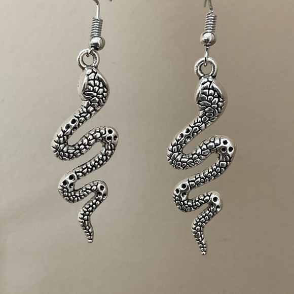 New Silver Tone Serpent Punk Goth Rock Dangle Earrings - Picture 3 of 5